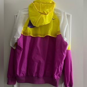 NIKE TECH WIND BREAKER